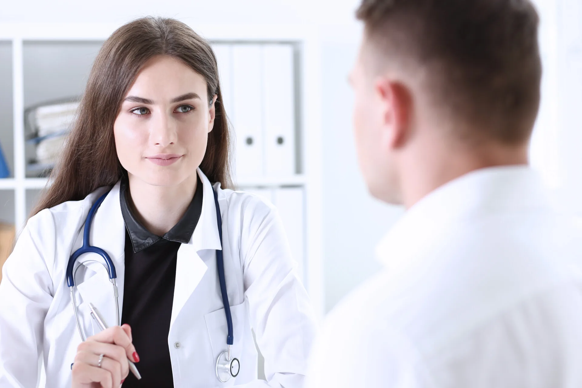 Doctor speaking with patient at Stem Cell Therapy Barranquilla